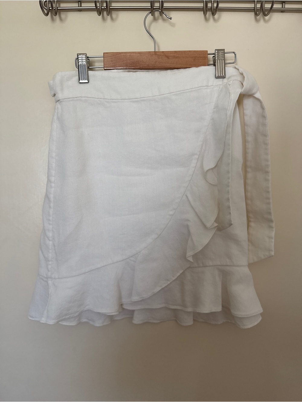Club Monaco White Ruffle Wrap Mini Skirt